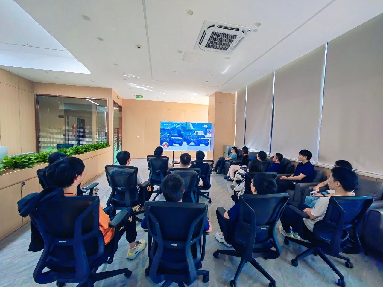 1758002726426014.jpg 29d96a1122215b799024b1f28d2de21e.jpg